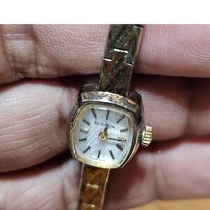 Vintage women’s Bulova silver mechanical cocktail Style Watch